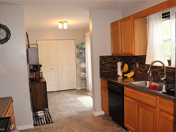 3rd image of 835 Heath Ln