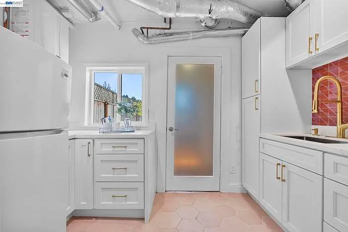274 Staples Ave — Photo 41