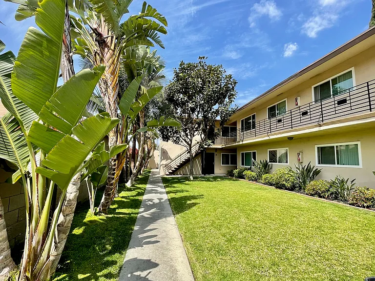 12425 Harris Ave #B8 — Photo 8