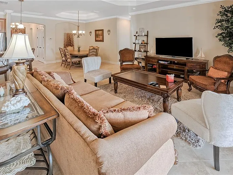9215 Veneto Ln — Photo 3
