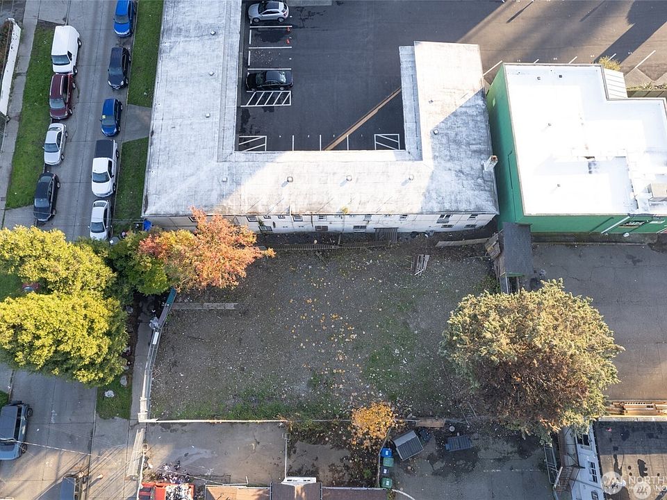 2nd image of 8849 Nesbit Avenue N