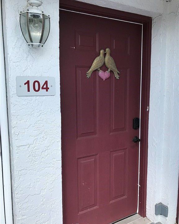 1st image of 104 Stephen Dr