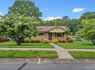 1533 Woodhill Ln, Charlotte, NC 28205