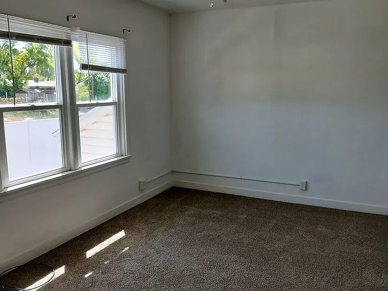 220 E Greenwood Ave — Photo 16