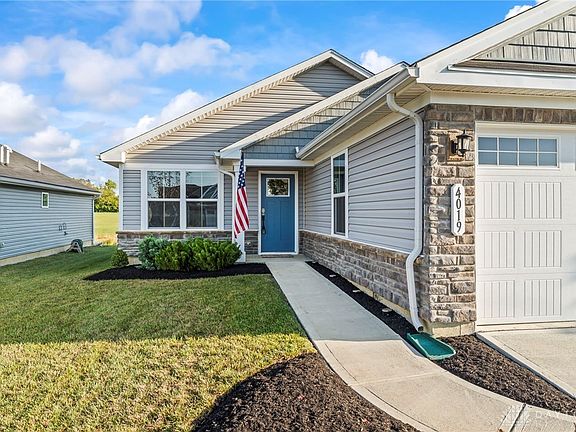 4th image of 4019 Lupine Way