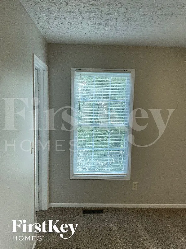 3 bed, 2.5 bath, 1727 sqft, $2,695 — Photo 2