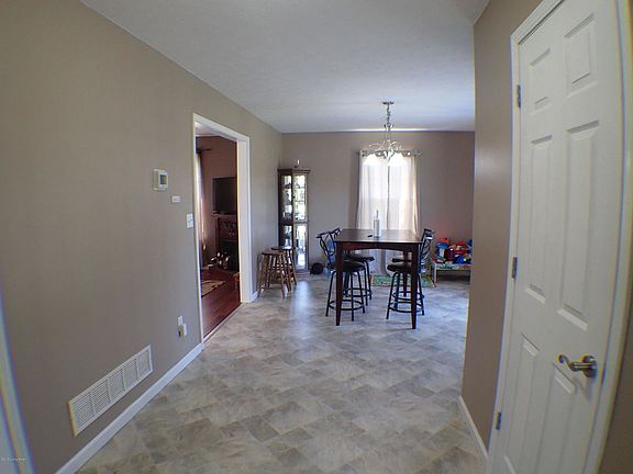 5th image of 135 Freedom Ct