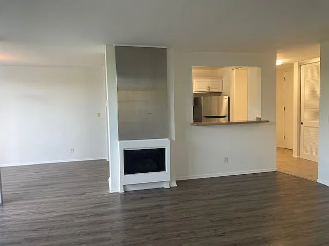 125 N Barrington Ave — Photo 14