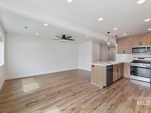 4th image of 212 NE 3rd St