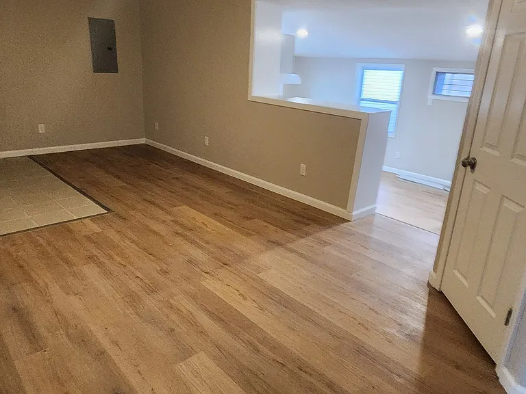 Lakefront Apartments — Photo 14