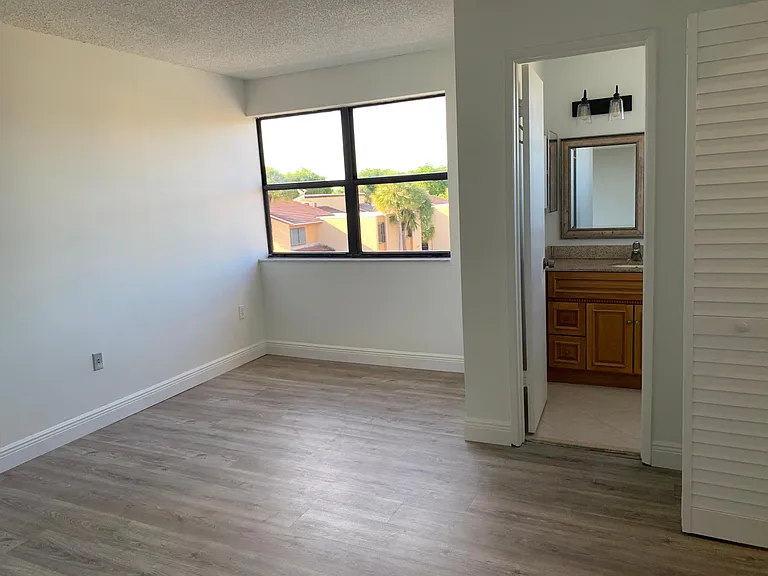 281 W Park Dr #2 — Photo 19