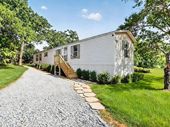 5907 Arkansas Trl, Granbury, TX 76048