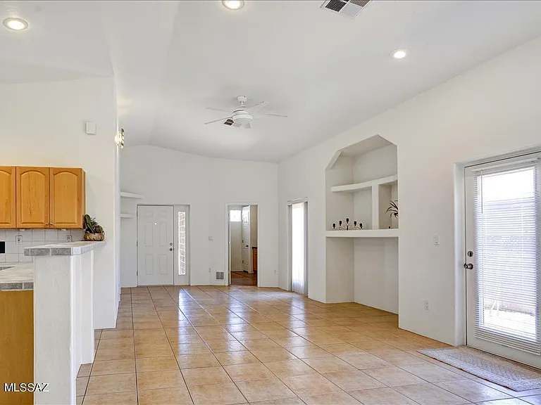 1220 E Water St #2 — Photo 6