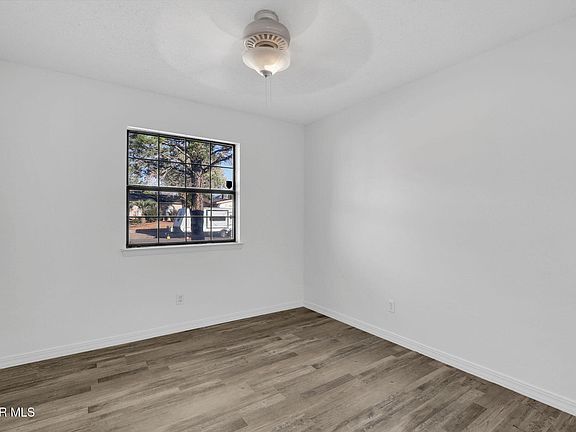 5th image of 1013 Mohegan Ln