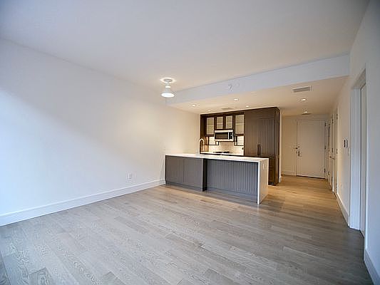 4th image of 510 E 14th St #503