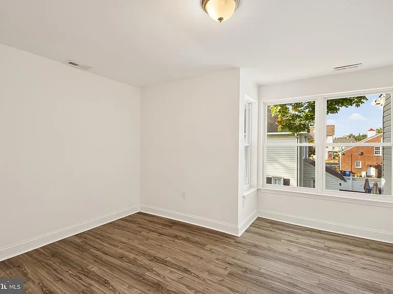 118 Turner St — Photo 26