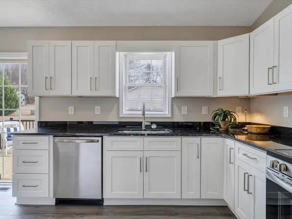 44 Strawberry Banks Dr, Moneta, VA 24121