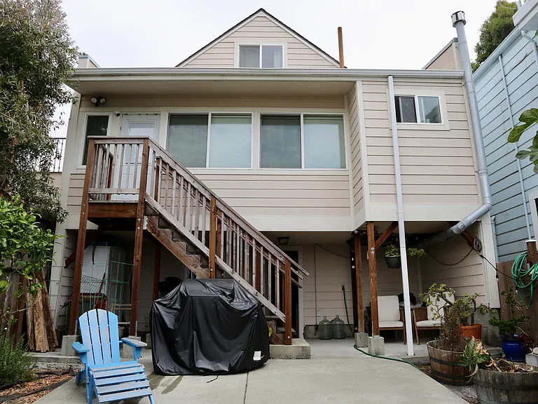 748 Kansas St — Photo 17