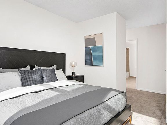 3rd image of 330 N Jefferson St #1402