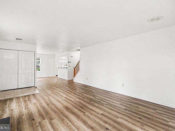 3rd image of 2152 Wexford Rd