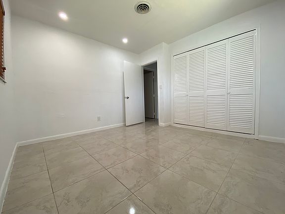 3rd image of 38 SE 11th St #1