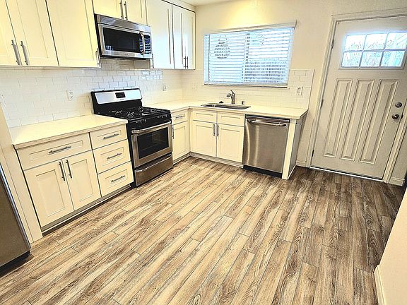 4th image of 2563 Harbor Blvd APT 4