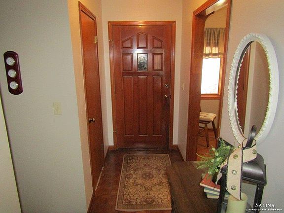 4th image of 2413 Village Ln