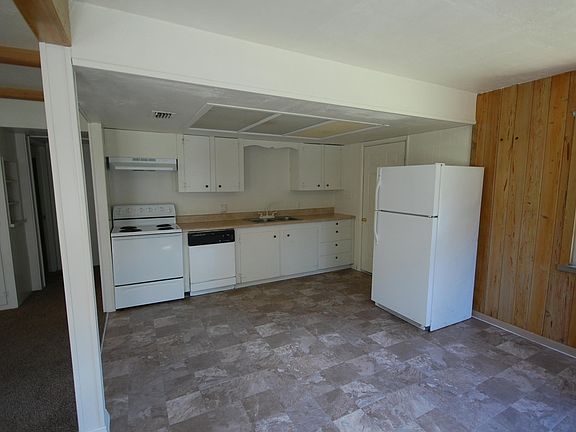 5th image of 5811 SE 169th Ct
