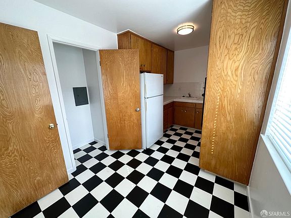 5th image of 2240 Buchanan St APT 4