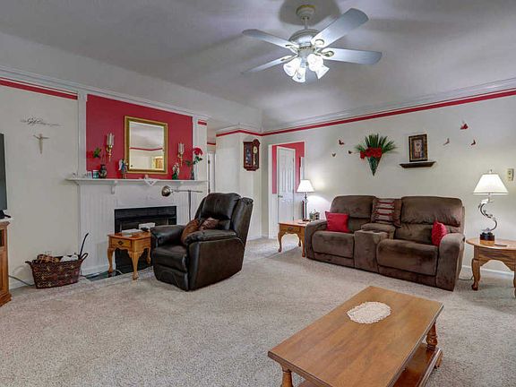 5th image of 606 N Fairview Dr