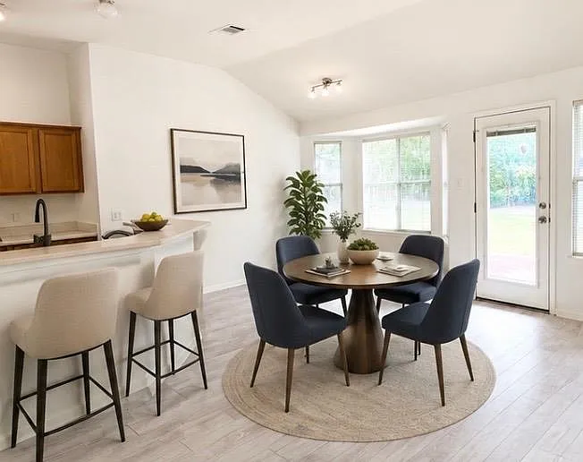 206 Sunshadow Dr — Photo 6