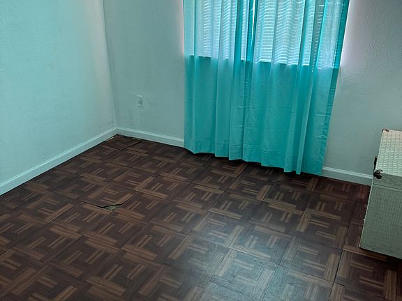 3rd image of 205 Louise Ct
