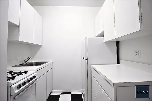 Rented by Bond New York | media 8