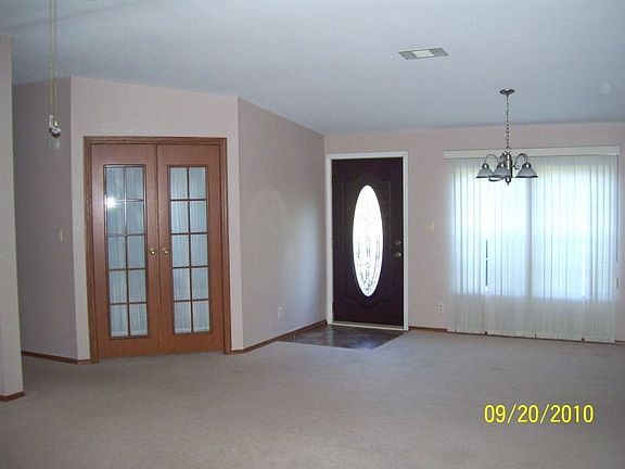 2nd image of 430 SW Pecan Gln
