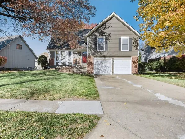 8806 W 118th Ter, Overland Park, KS 66210