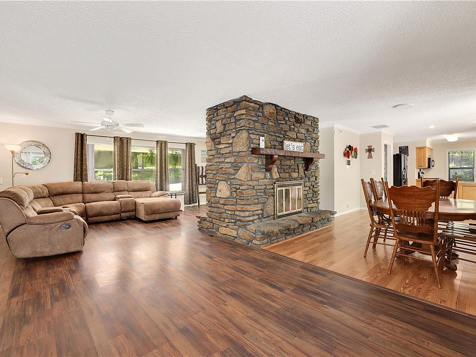 1st image of 9 Lancaster Dr