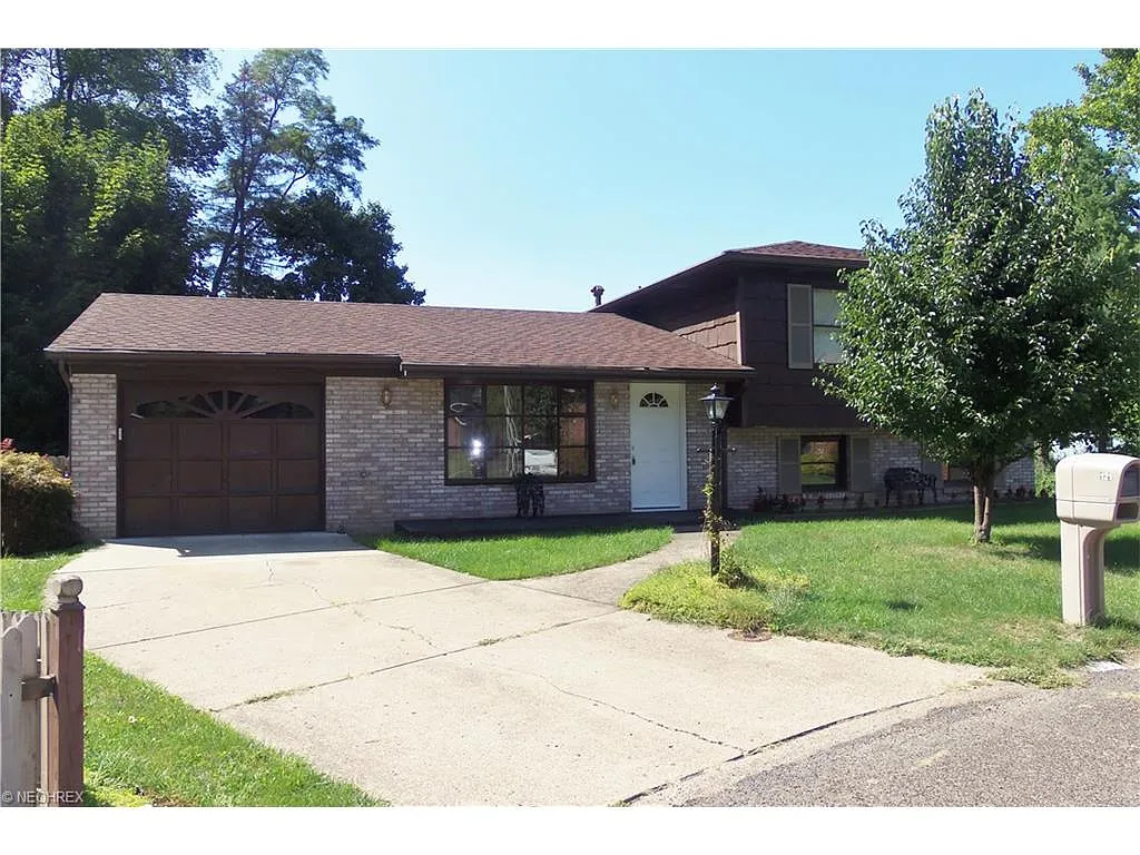 121 Sherry Ct photo 1