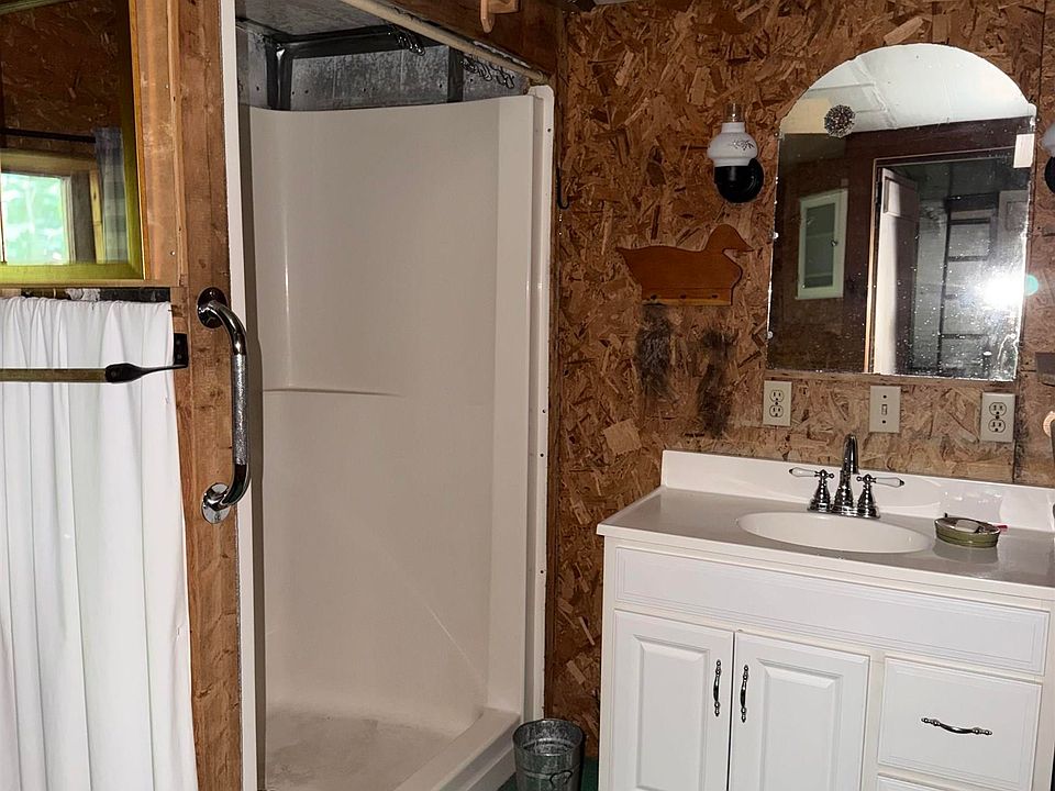 22nd image of 2527 Smithtown Rd