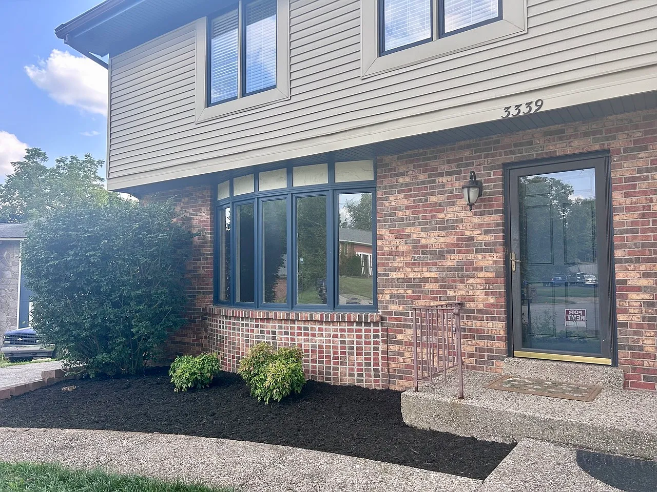 3 bed, 2.5 bath, 2028 sqft, $2,250 — Photo 2