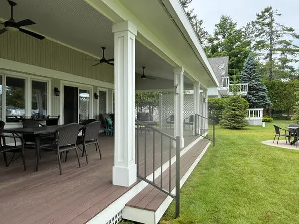 8630 Curtis Ln, Petoskey, MI 49770