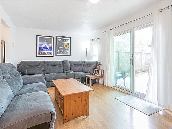 3rd image of 721 Malone Rd #6