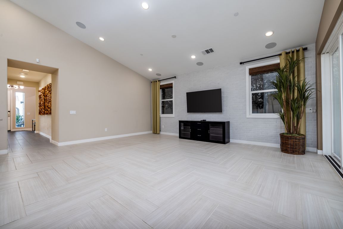 next background image