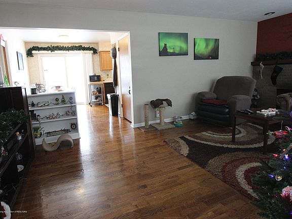 5th image of 1718 Greencrest Ave