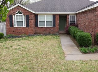 1700 N Old Wire Rd, Fayetteville, AR 72703