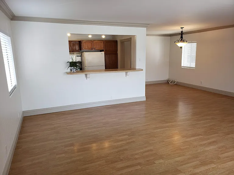 37 Roswell Ave — Photo 15