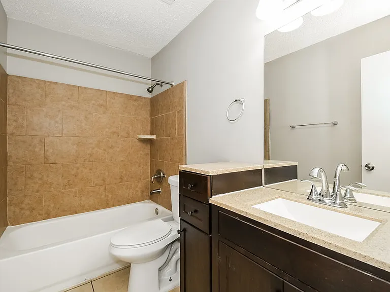 1834 Manitoba Ct N — Photo 14