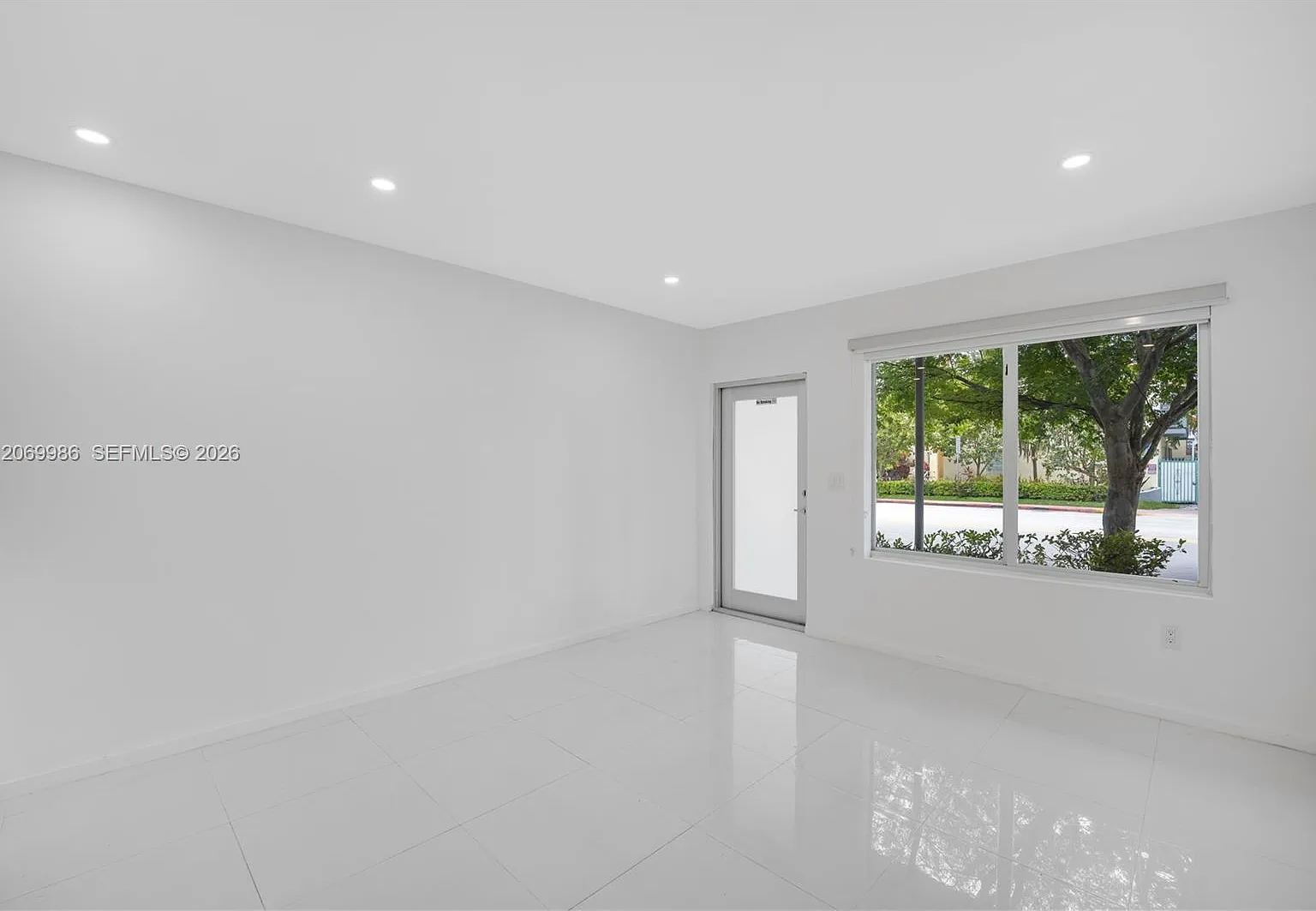 Elisa Condo — Photo 1