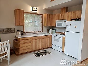 3rd image of 620 N Dow Creek Dr