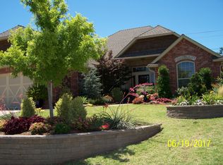 2334 Sorrento Dr, Village, OK 73120
