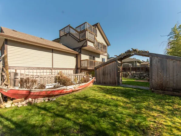 6391 Oracle Rd, Sechelt, BC V7Z 0R8